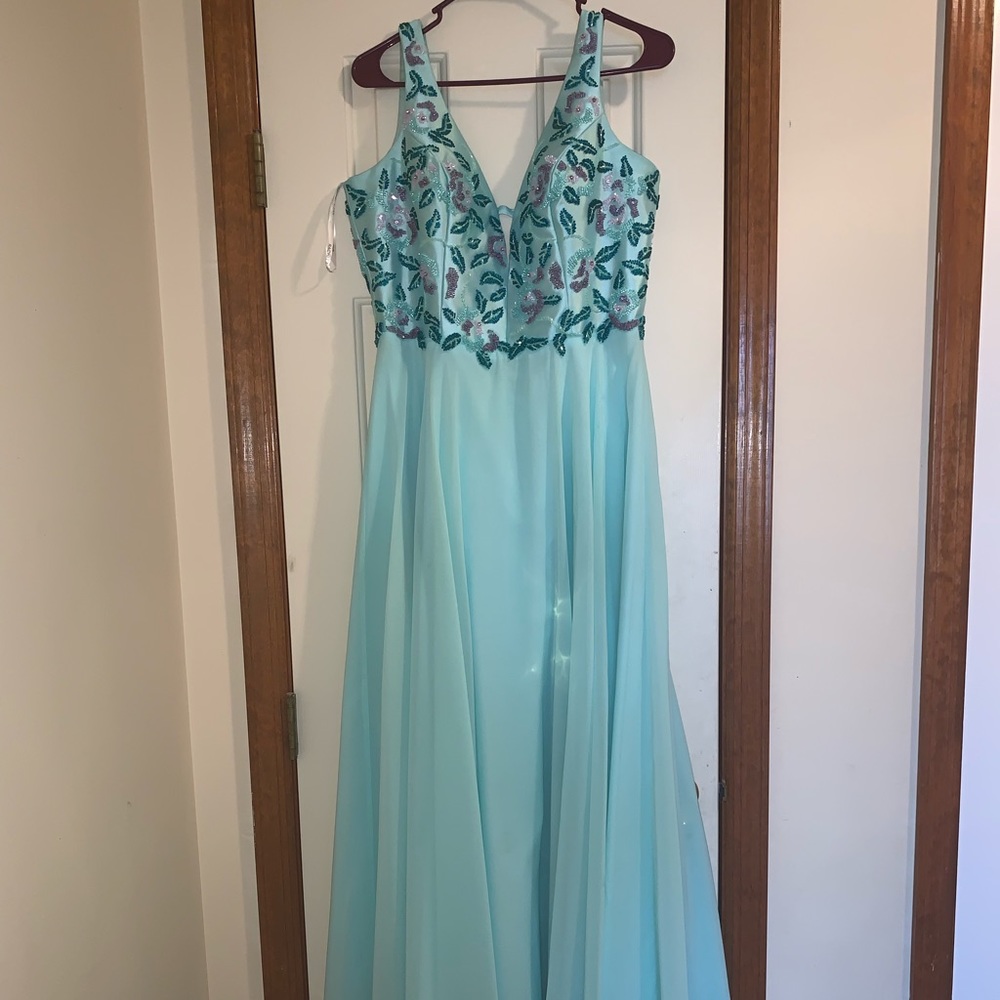 Rachel Allen prom dress